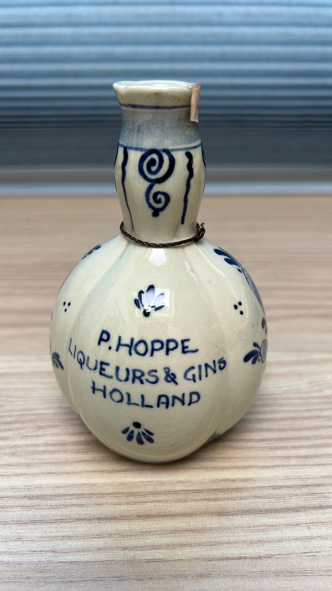 Delfts blauw handgeschilderd karafje Hoppe, Ophalen