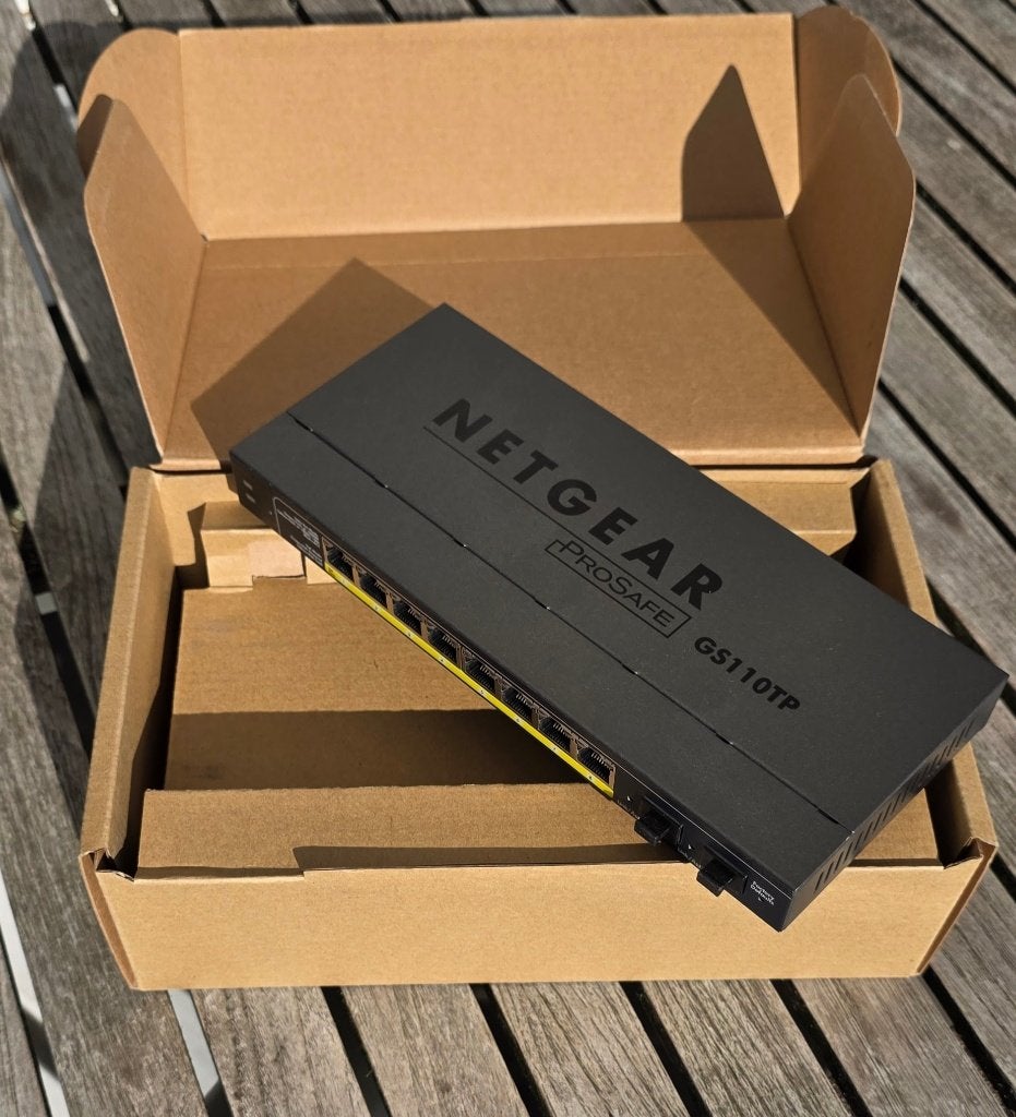 Netgear Prosafe GS110TP, Computers en Software, Netwerk switches, Ophalen of Verzenden, Nieuw