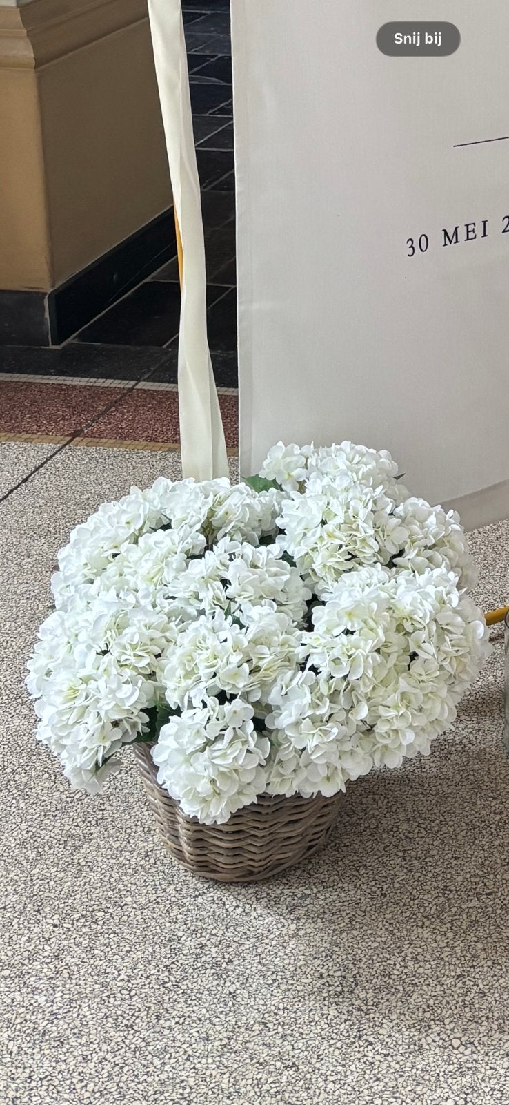 Mand met witte hortensia’s - bruiloft evenement decoratie, Ophalen, Zo goed als nieuw