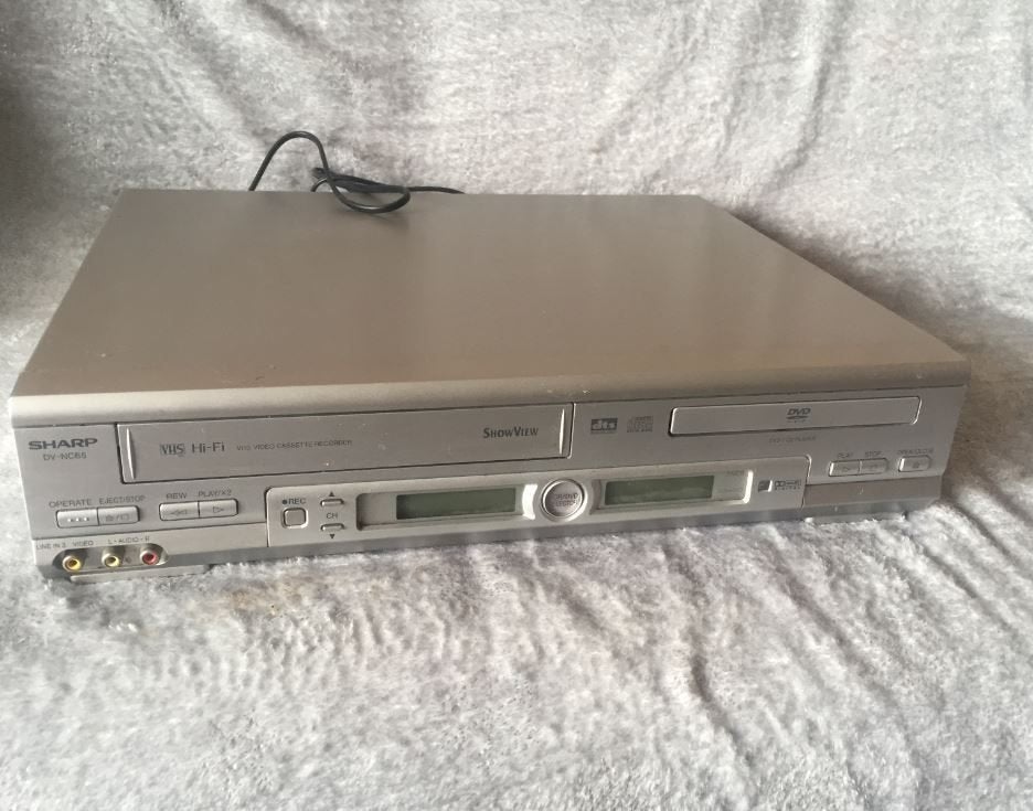 Sharp dvd en vhs video speler kleur zilver grijs, Ophalen, Zo goed als nieuw, Overige merken