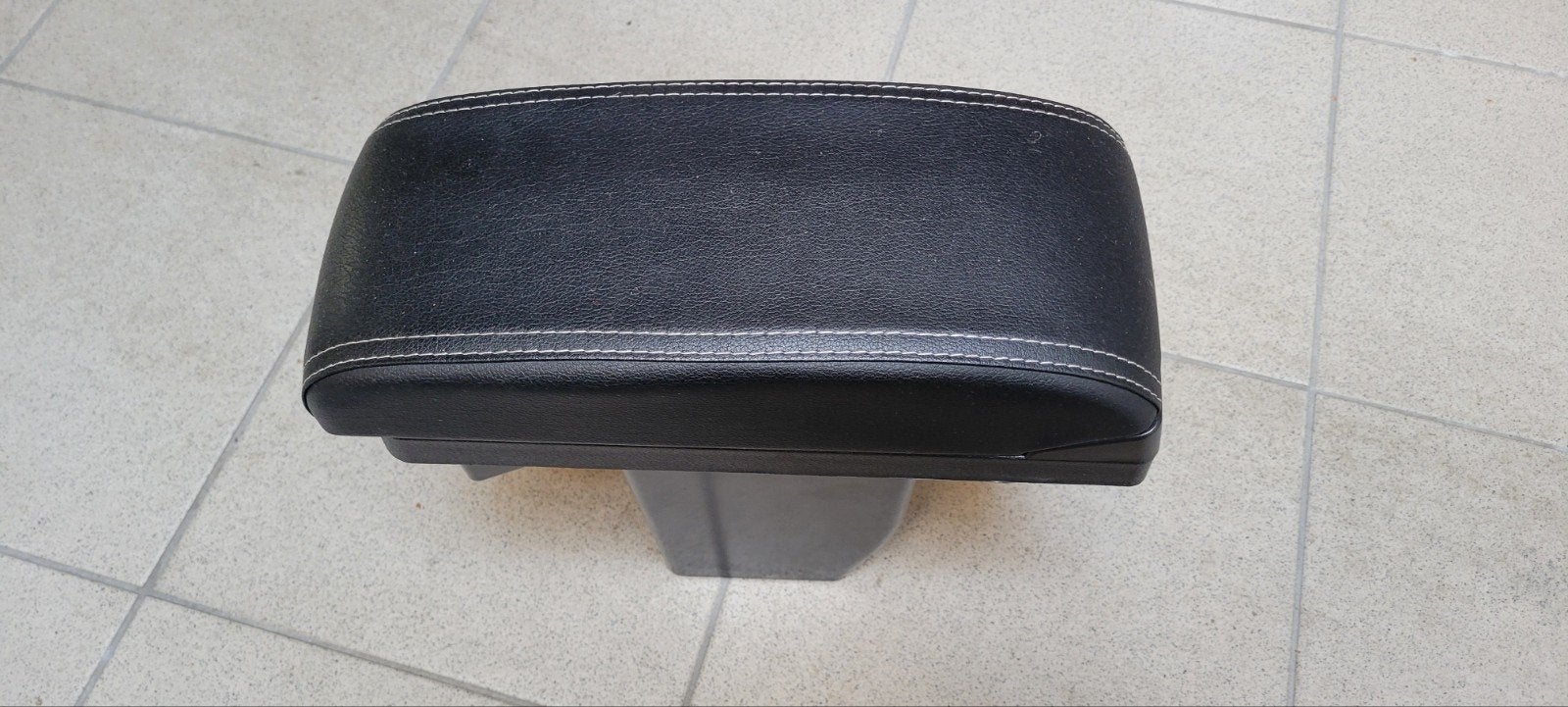 Armsteun opbergbox auto Peugeot 2008 bj2017, Ophalen, Gebruikt, Peugeot