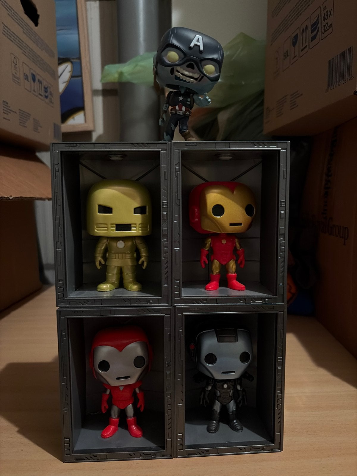 Funko Pop! Display met Iron Man figuren en Captain America, Ophalen, Zo goed als nieuw