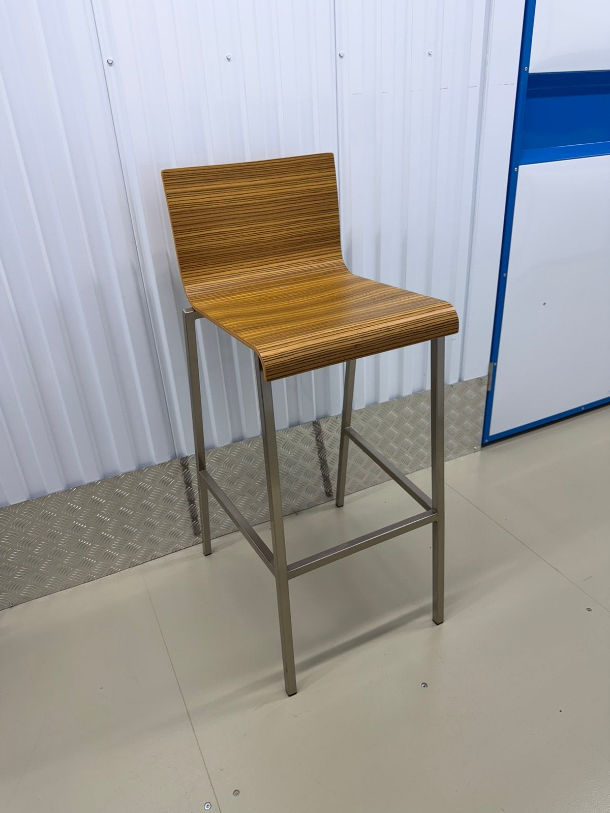 3x Kuadra pedrali 1322 houten kruk  zgan, 1 kruk, Ophalen of Verzenden, Zo goed als nieuw, 60 tot 90 cm
