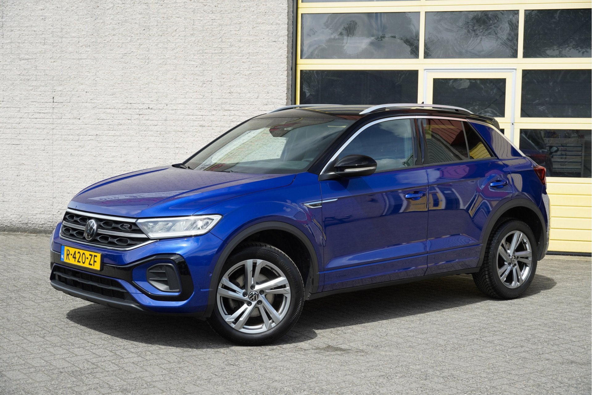 Volkswagen T-Roc 1.5 TSI 150PK! R-Line BJ2023 Lmv 17" | Led, Voorwielaandrijving, 4 cilinders, 150 pk, Blauw