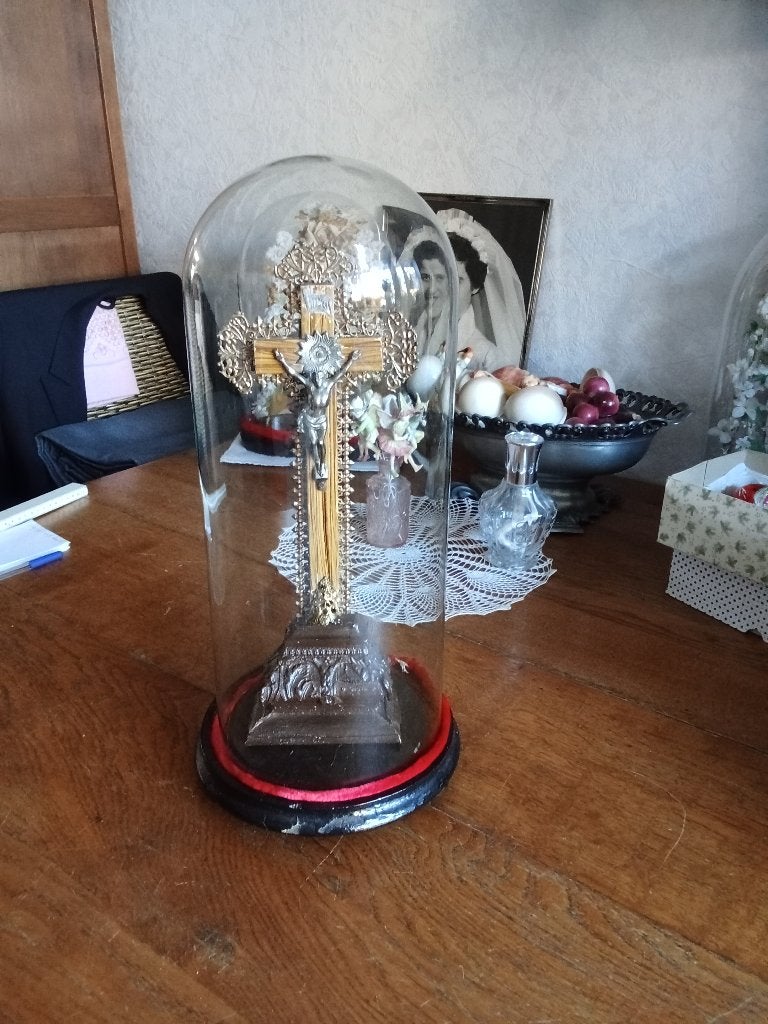 Prachtige gave antieke glazen stolp met kruisbeeld, Antiek en Kunst, Ophalen of Verzenden