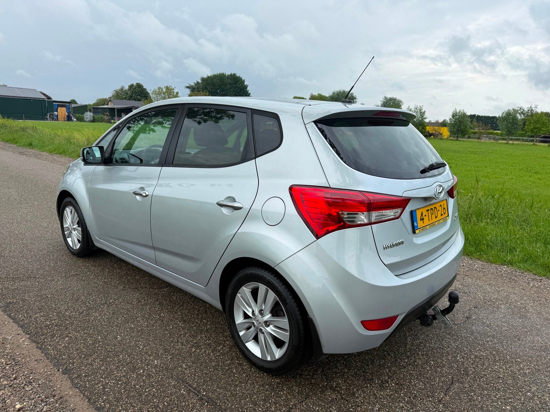 Hyundai Ix20 1.6i i-Catcher Automaat/Panoramadak/Leder/Trekh, Auto's, Hyundai, Euro 5, 4 cilinders, Leder, Bedrijf