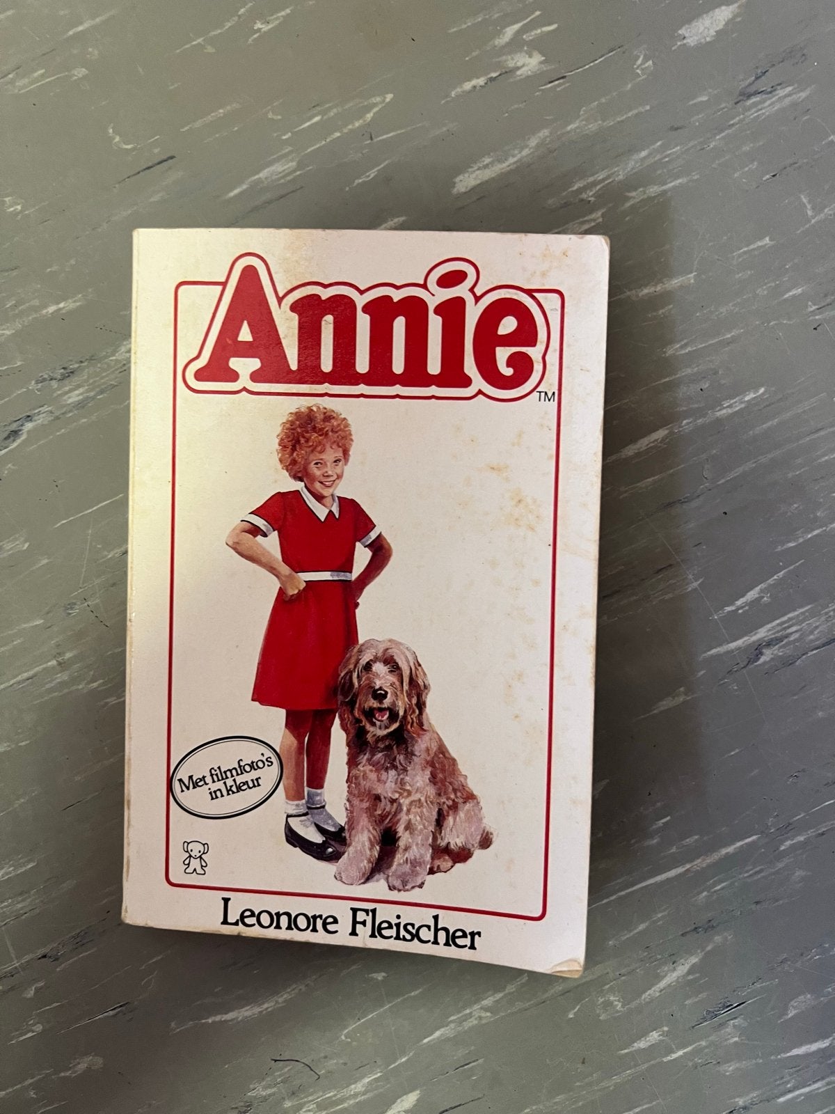 Annie - Het Boek (met filmfoto's), Ophalen of Verzenden, Gelezen, Fictie algemeen