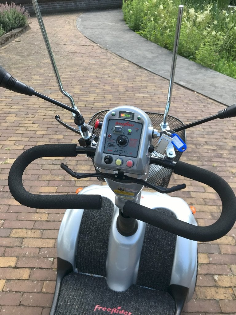 mango lion 4 , zilver scootmobiel 4 assig, Ophalen, Zo goed als nieuw, 16 km/u of meer, Mango