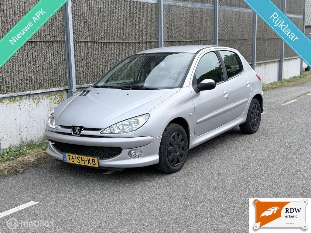 Peugeot 206 1.4 Air-line 3 NAP/AIRCO/NWE APK/NETTE AUTO, Voorwielaandrijving, 31 €/maand, 4 cilinders, Origineel Nederlands