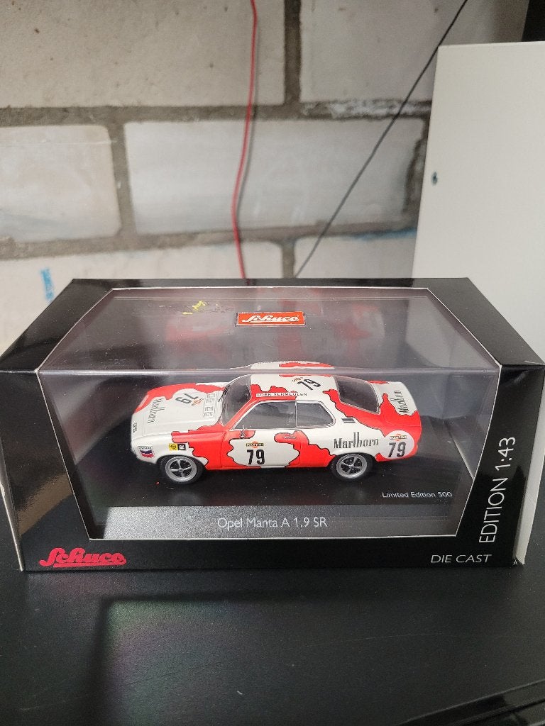 opel manta A marlboro 1:43 schuco, Ophalen of Verzenden, Zo goed als nieuw, Auto, Schuco