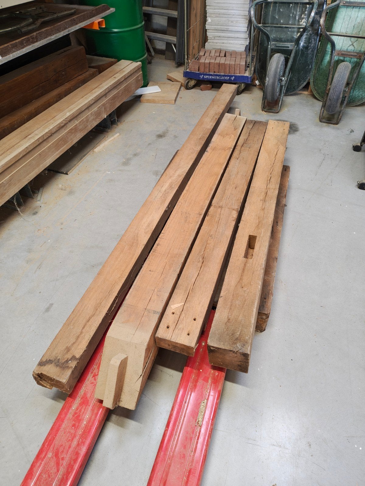 Diverse Houten Balken en Planken - Gebruikt, Doe-het-zelf en Verbouw, Hout en Planken, Ophalen, Gebruikt, Eiken, Balk