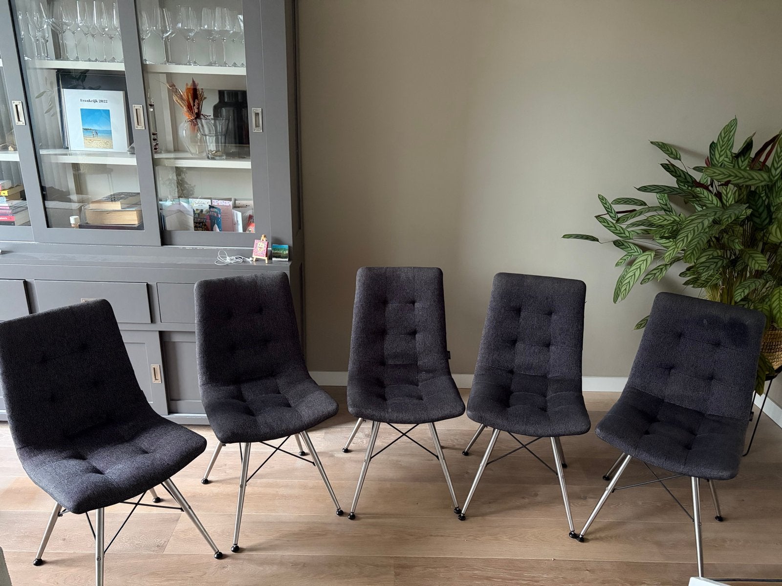 4 of 5 Henders & Hazel eetkamerstoelen met metalen onderstel, Huis en Inrichting, Stoelen, Ophalen, Gebruikt, Vier, Stof