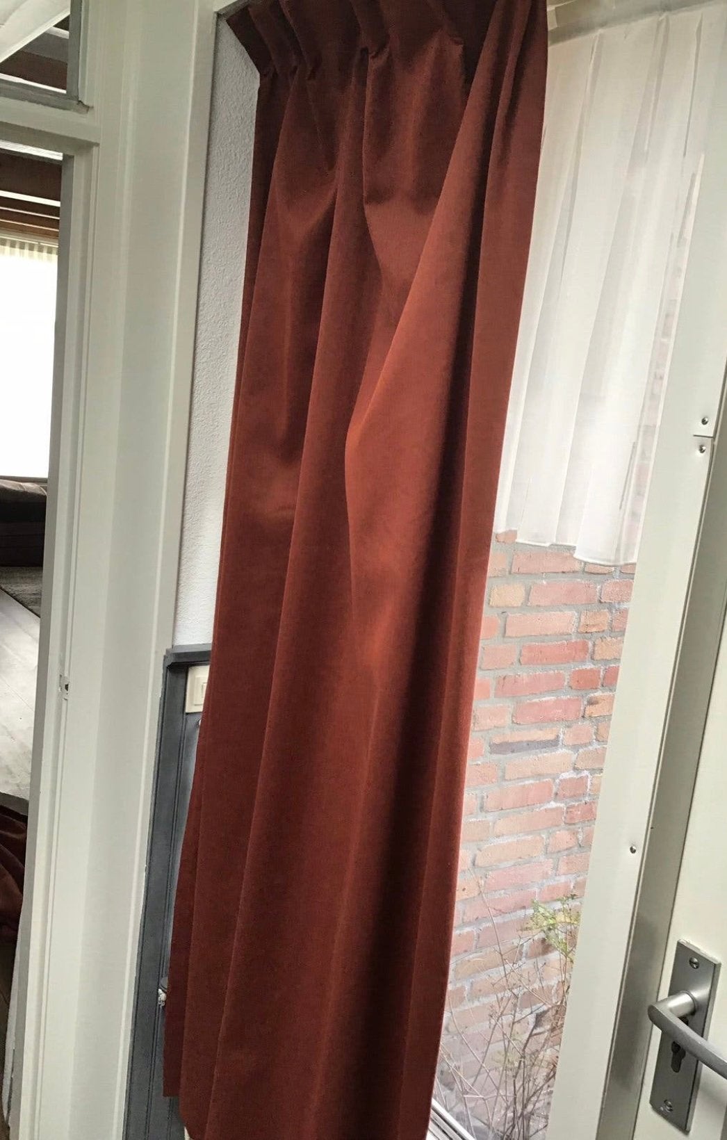 Te koop 2 verduisterende gordijnen terra kleur zgan, Huis en Inrichting, Stoffering | Gordijnen en Lamellen, Ophalen of Verzenden