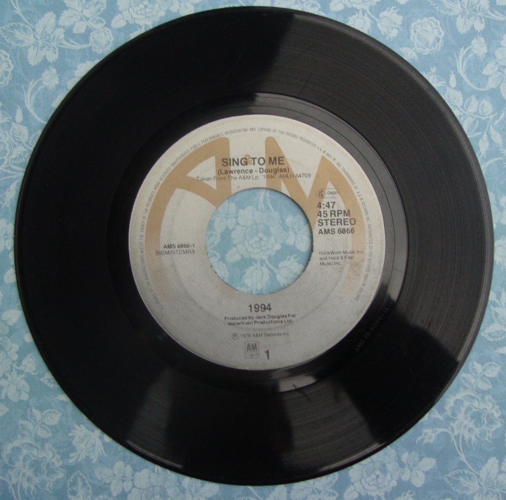1994 - sing to me (Lawrence-Douglas) 7 inch vinyl single, Gebruikt, Overige genres, 7 inch, Ophalen of Verzenden