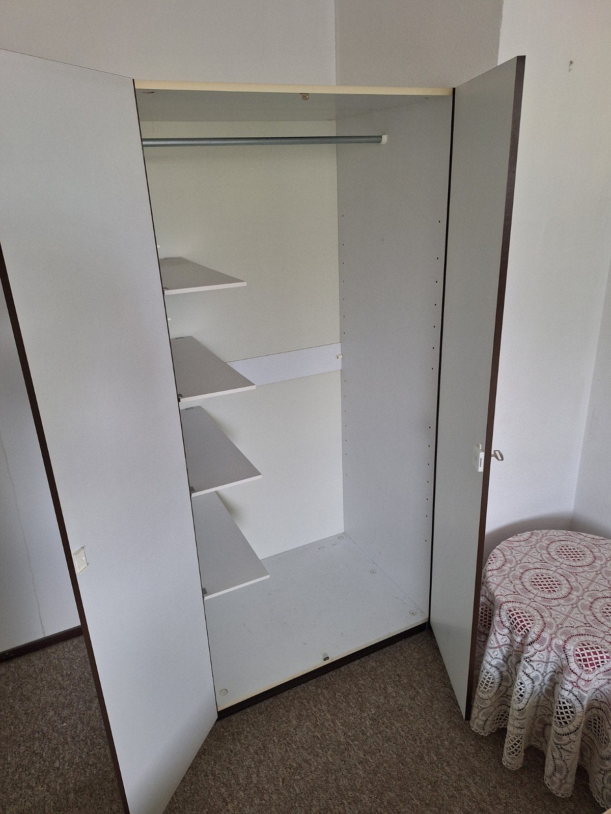 Kledingkast met planken en hangruimte, Ophalen, Met deur(en), Gebruikt, 100 tot 150 cm