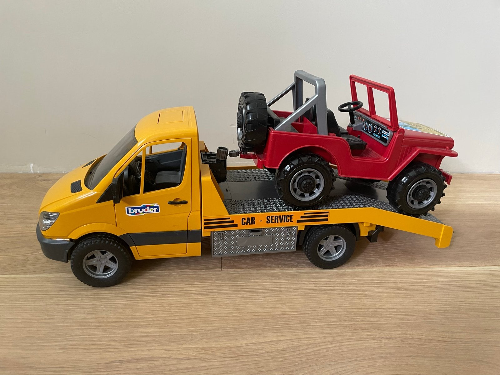 Bruder Mercedes-Benz Sprinter Takelwagen met Jeep, Ophalen of Verzenden, Gebruikt