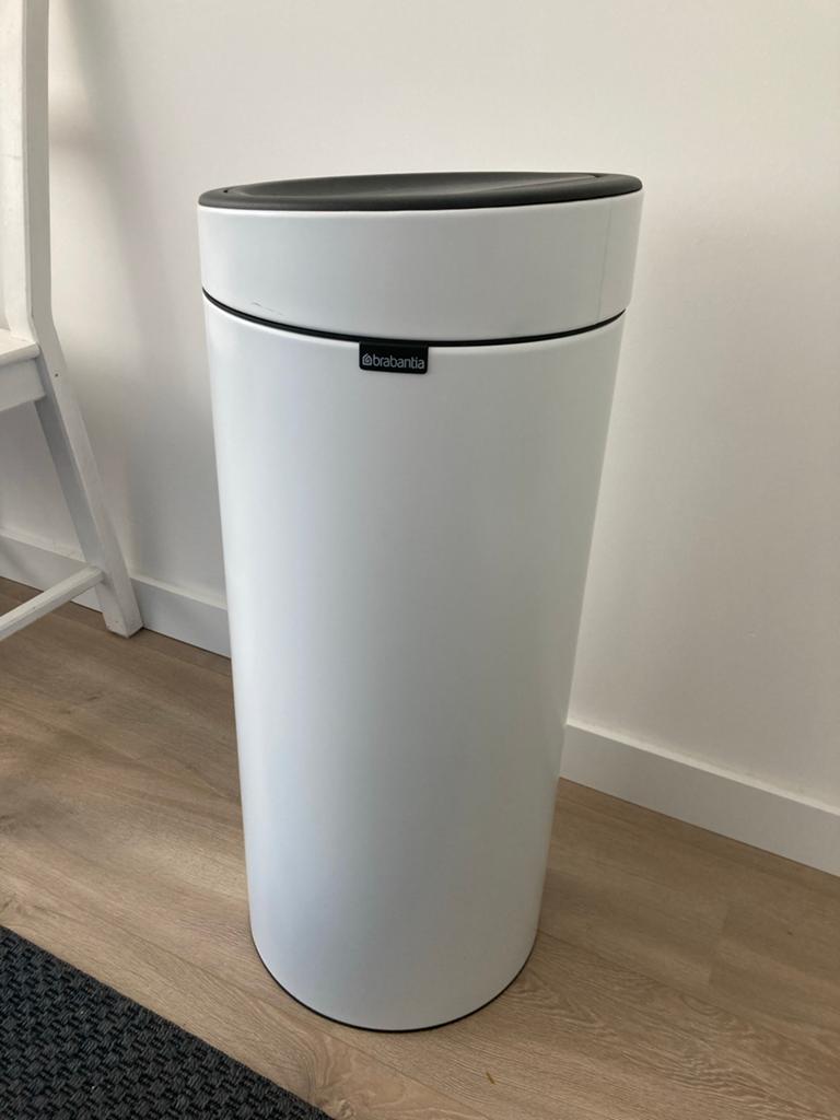 Brabantia Touch Bin Prullenbak - 30 liter, 30 tot 40 liter, Ophalen, Rvs, 50 tot 75 cm