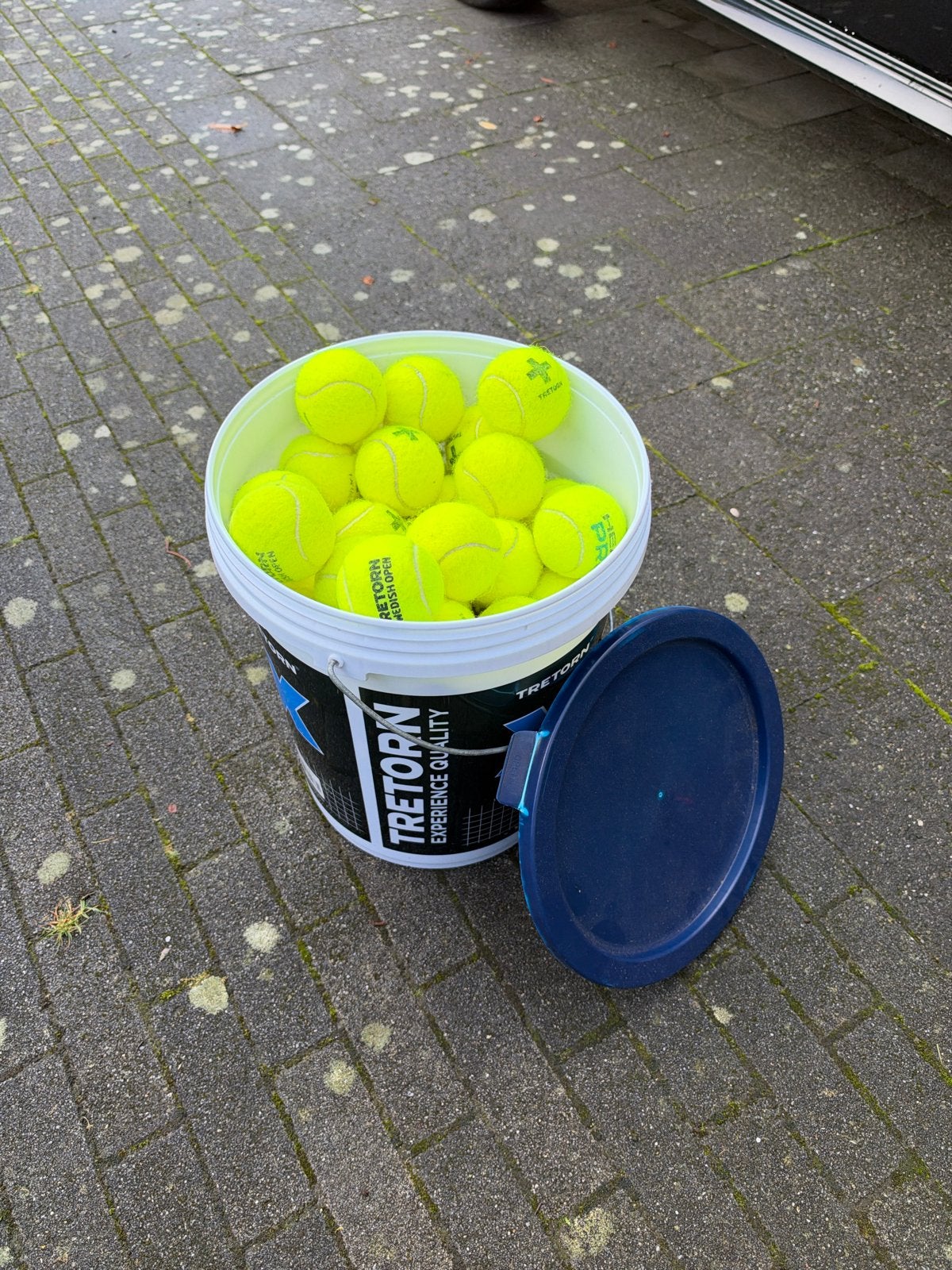 Tennisballen in emmer, Ophalen, Gebruikt, Ballen