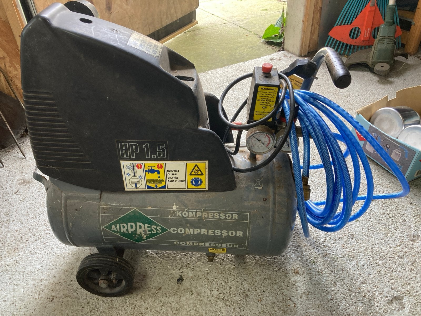 Kleine mobiele compressor met slang - Airpress 1.5 HP, Ophalen, Gebruikt, 6 tot 10 bar, Minder dan 200 liter/min