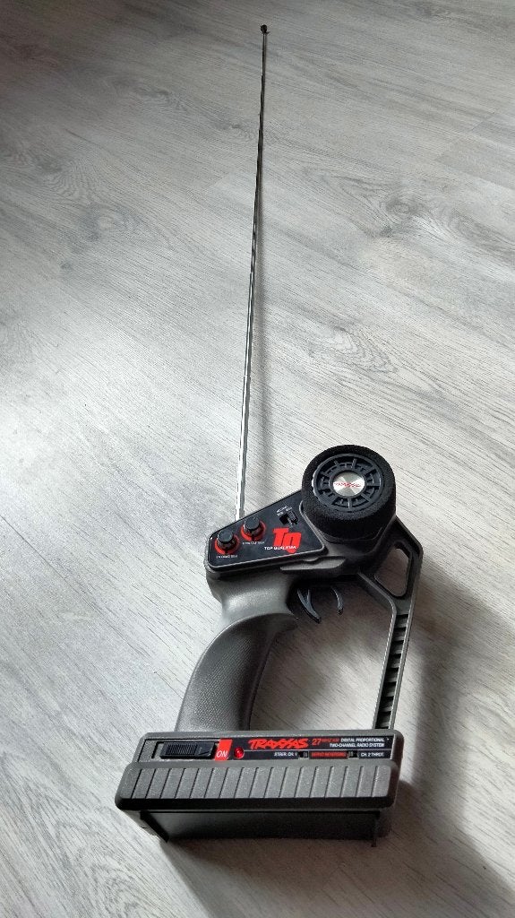 RC Zender Traxxas 27.145MHz two channel, Ophalen of Verzenden, Zo goed als nieuw, Overige schalen, Onderdeel