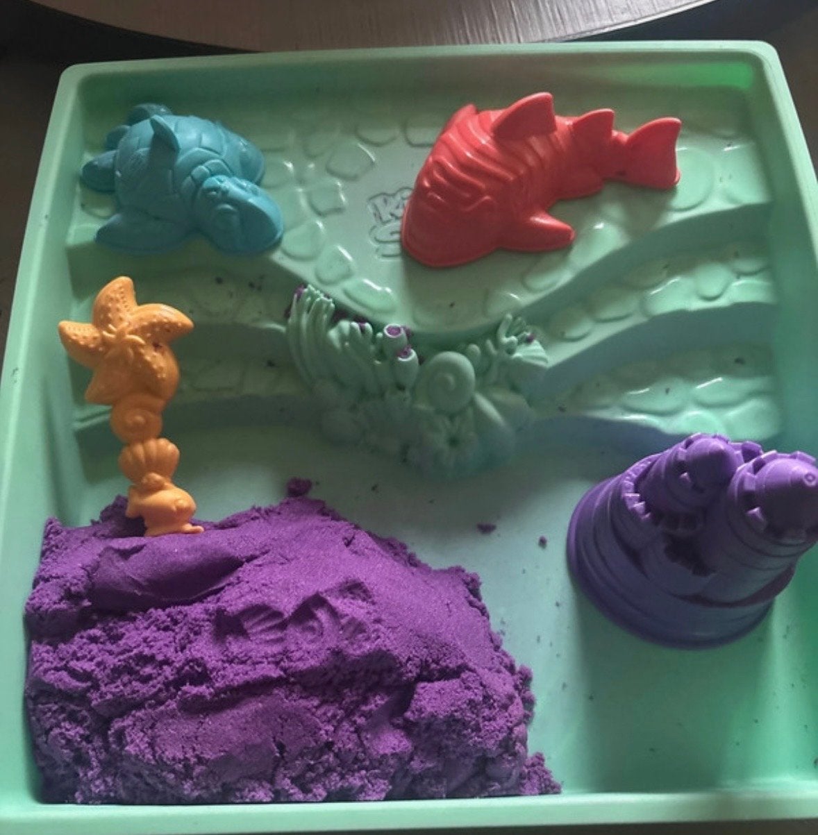 Kinetic Sand speelset met paars zand en vormpjes, Ophalen of Verzenden, Zo goed als nieuw, Jongen of Meisje