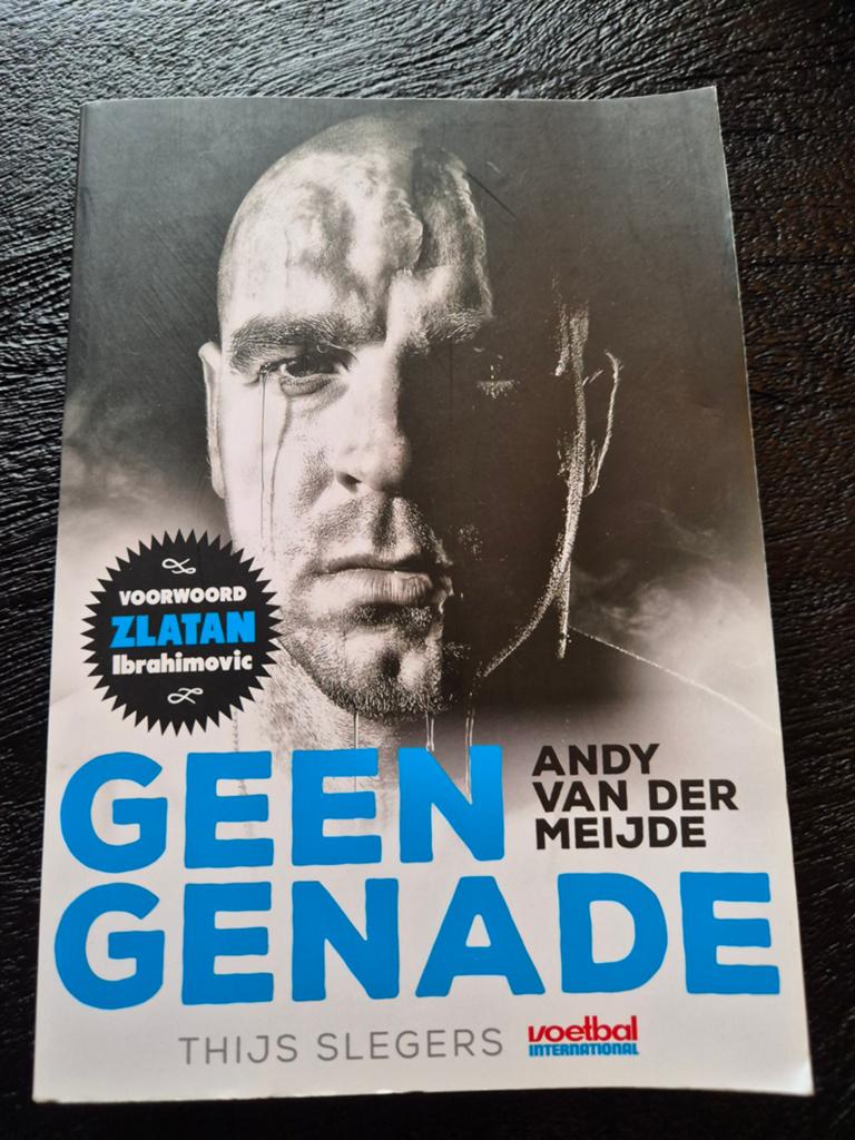 Geen Genade - Andy van der Meijde (Voetbalbiografie), Ophalen of Verzenden, Zo goed als nieuw, Thijs Slegers, Balsport