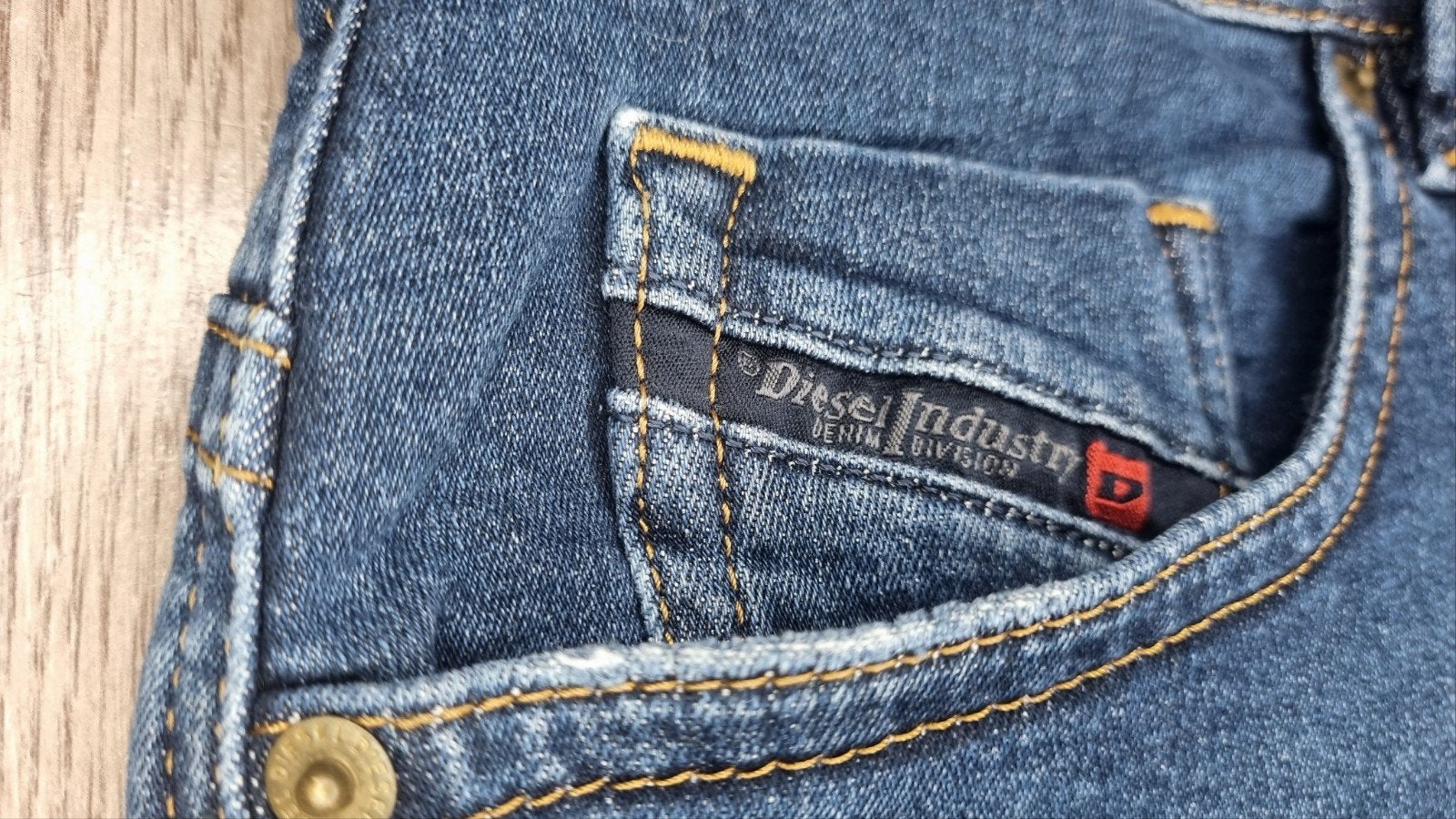 Foto 19 van - NIEUWE Diesel THOMMER-T *JOGGJEANS* W32 L30 = 32x30 #D2454