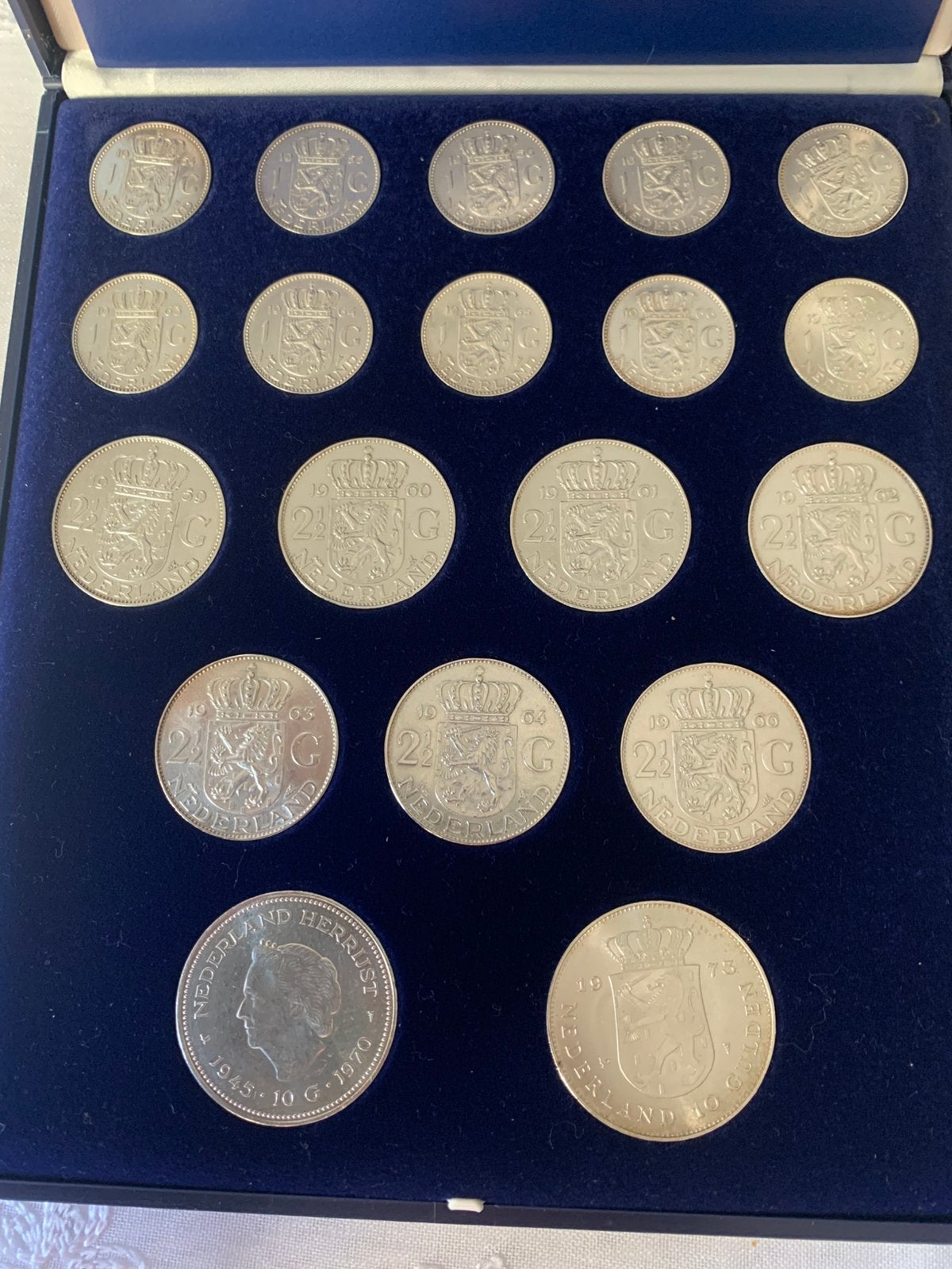 19 juliana zilveren munten in prachtige cassette, Ophalen of Verzenden, Koningin Juliana, 10 gulden