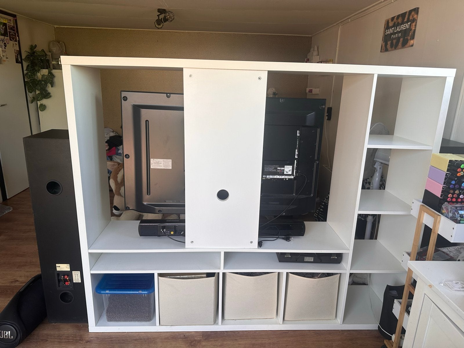 Gratis IKEA TV-kast met opbergruimte - snel ophalen!, Huis en Inrichting, Kasten | Televisiemeubels, Ophalen, Gebruikt, 100 tot 150 cm