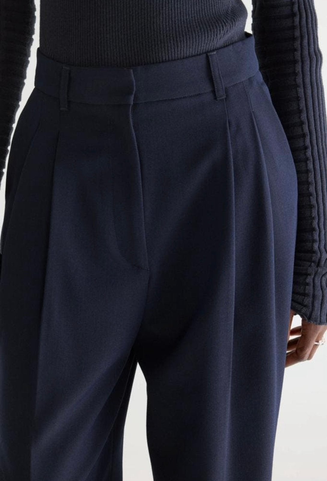 Bellerose donkerblauwe bandplooi barrel pantalon, Dominic, Maat 38/40 (M), Blauw, Ophalen of Verzenden, Zo goed als nieuw