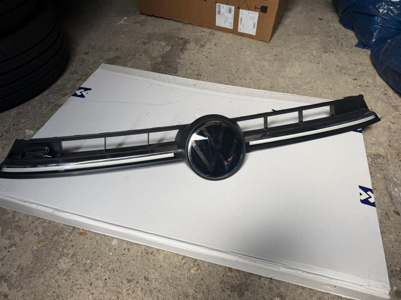 Volkswagen Polo R Line Grille + Radar + Logo zeer netjes, Gebruikt, VW, Ophalen of Verzenden, VW