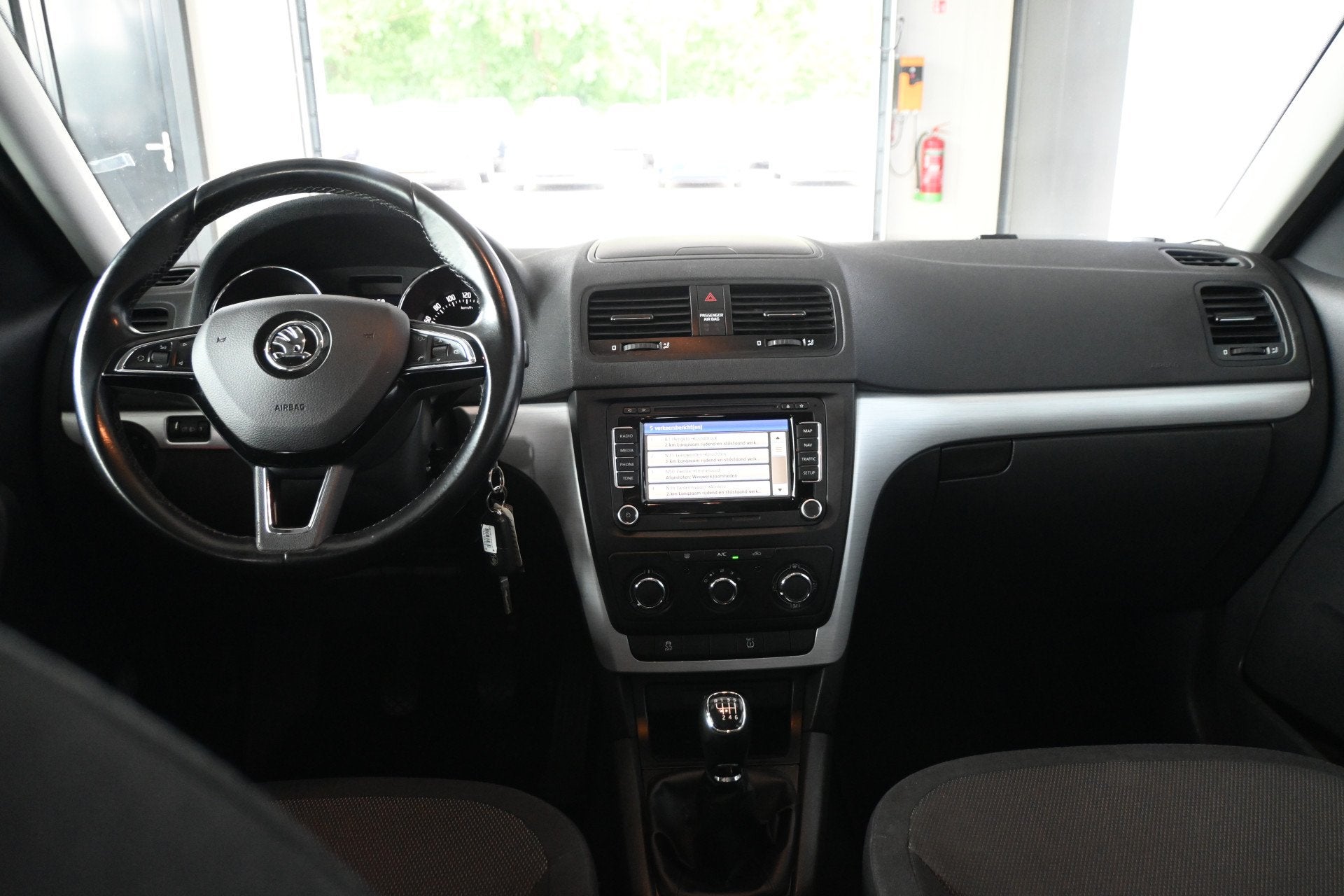 Skoda Yeti 1.2 TSI Limited Edition Airco Cruise control Navi, Auto's, Skoda, Voorwielaandrijving, Euro 5, Stof, Gebruikt