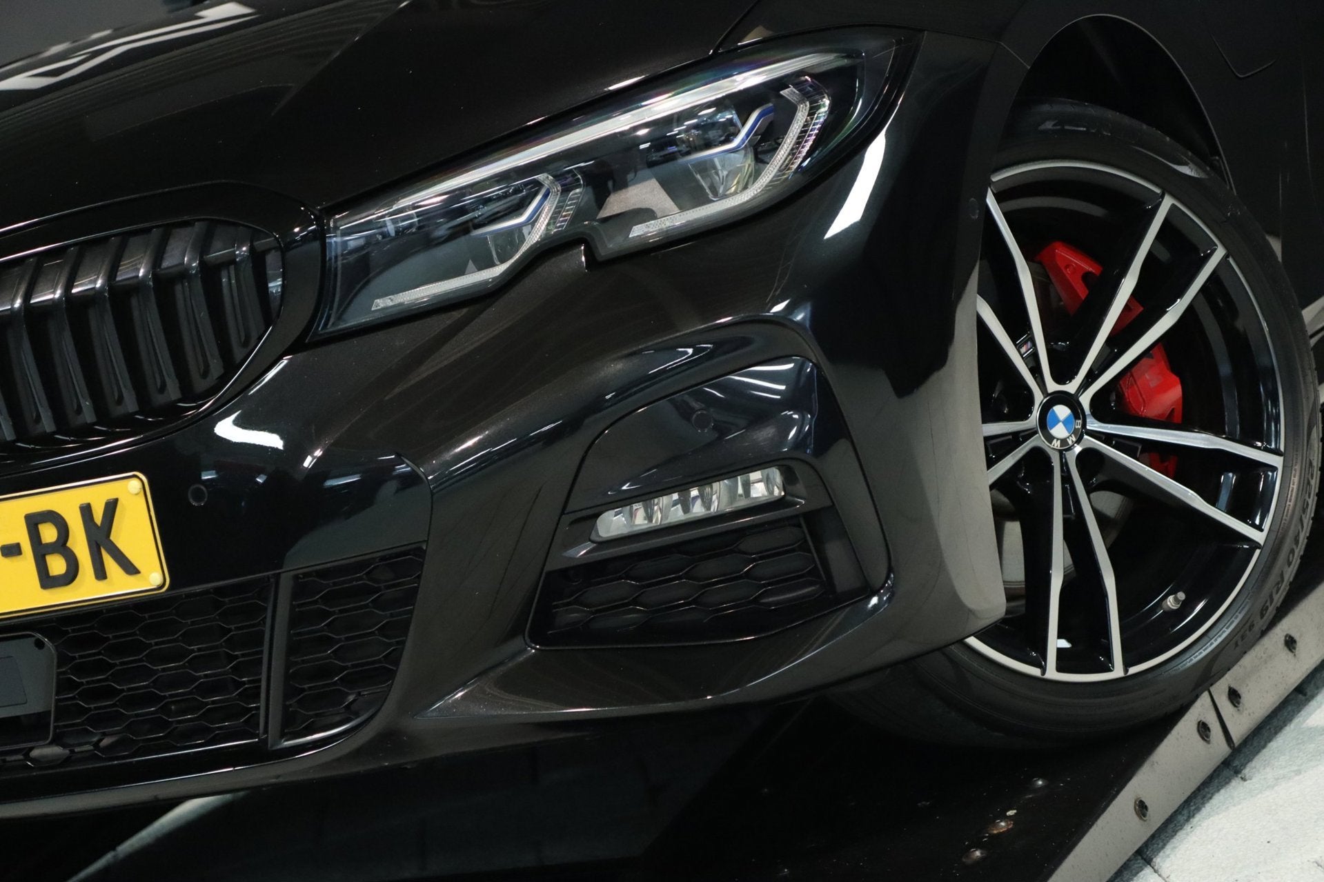 BMW 3-serie 320e M Sport / ACC / CAMERA / LEDER / CARPLAY /, Auto's, Automaat, Gebruikt, Euro 6, 4 cilinders