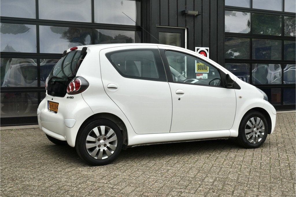 Toyota Aygo 1.0-12V Xcite White | NL-Auto | Airco | Elek.ram, Auto's, Stof, Gebruikt, Zwart, 4 stoelen