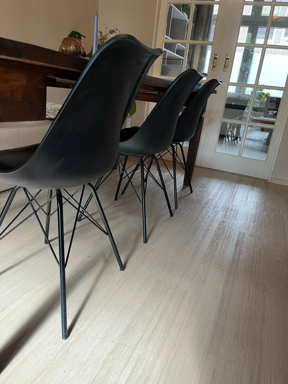 3x JYSK KLARUP zwarte kuipstoelen, Ophalen, Kunststof, Gebruikt, Drie