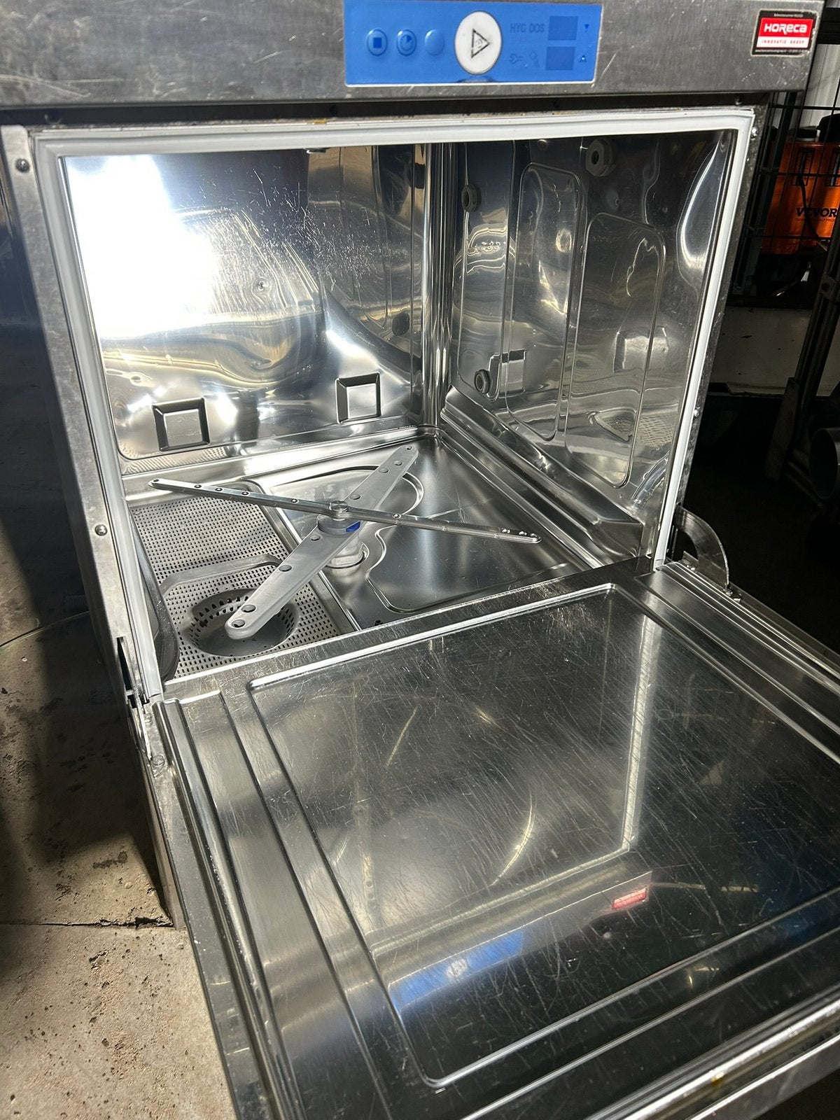 Hobart spoelmachine, Ophalen