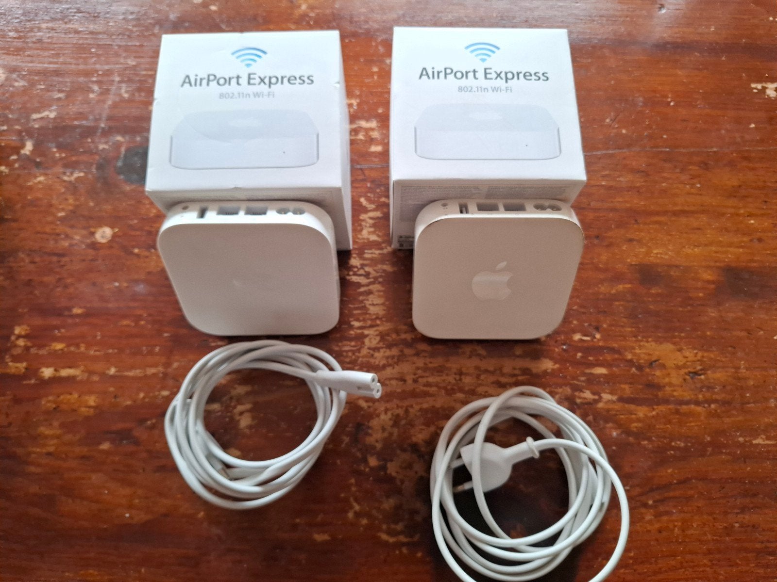 Apple Airport Express 802.11n Wi-Fi (2 stuks), Verzenden, Gebruikt, Router, Apple