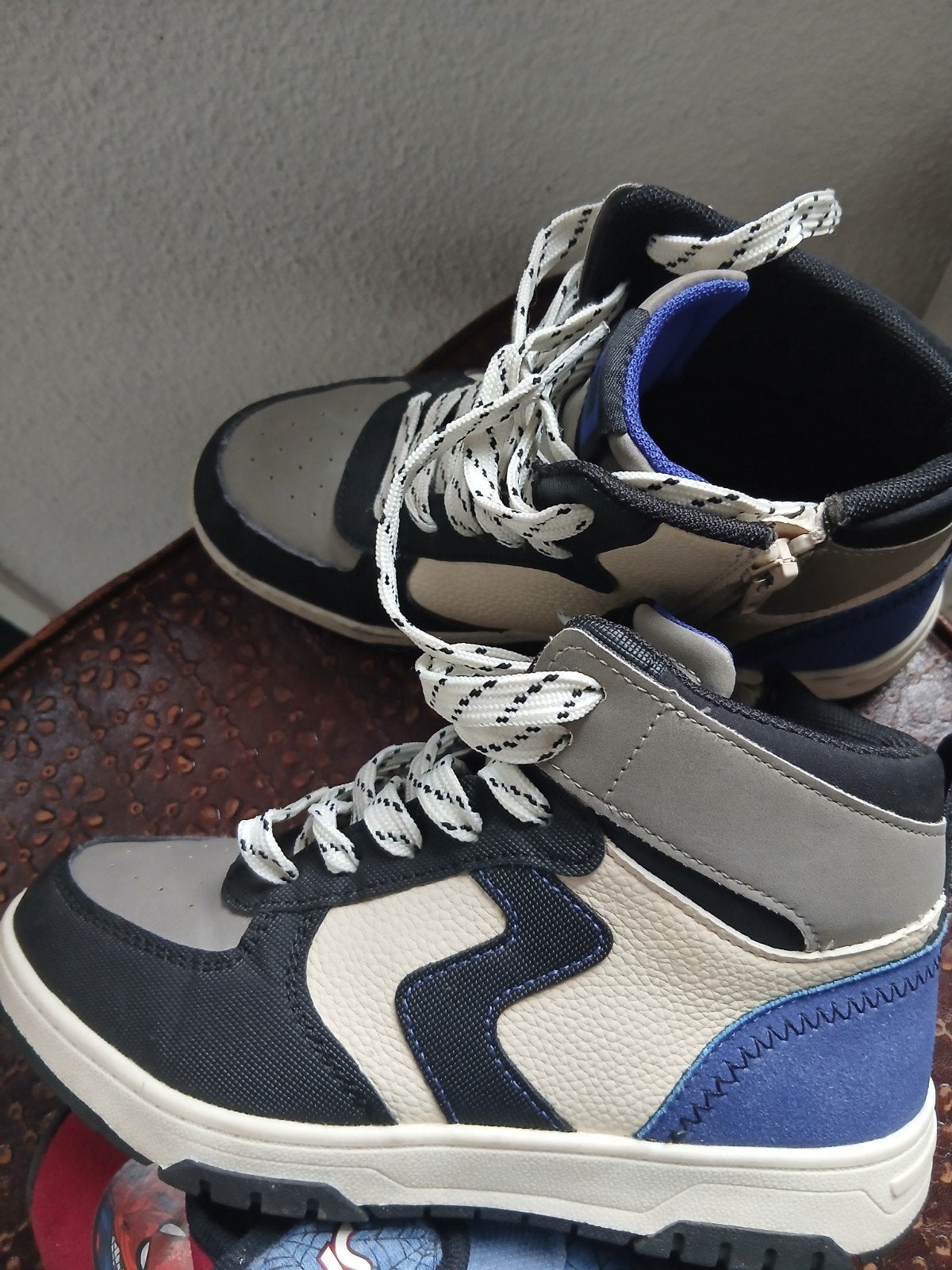 kinderschoenen maat 33 . 10 euro, Kleding | Heren, Ophalen, Zo goed als nieuw, Pantoffels of Sloffen