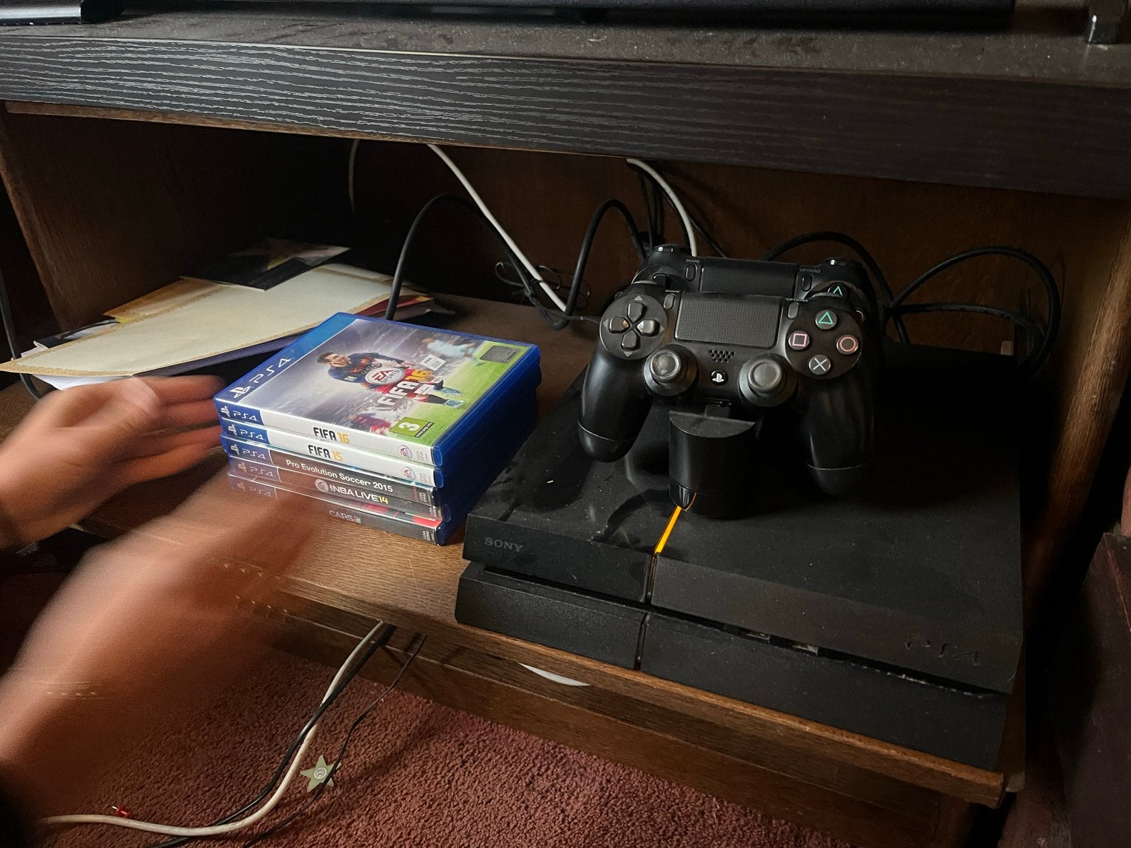 PS4 met controller en 5 spellen (FIFA, PES, NBA, Project Car, Gebruikt, 2 spelers, Ophalen of Verzenden, Vanaf 3 jaar