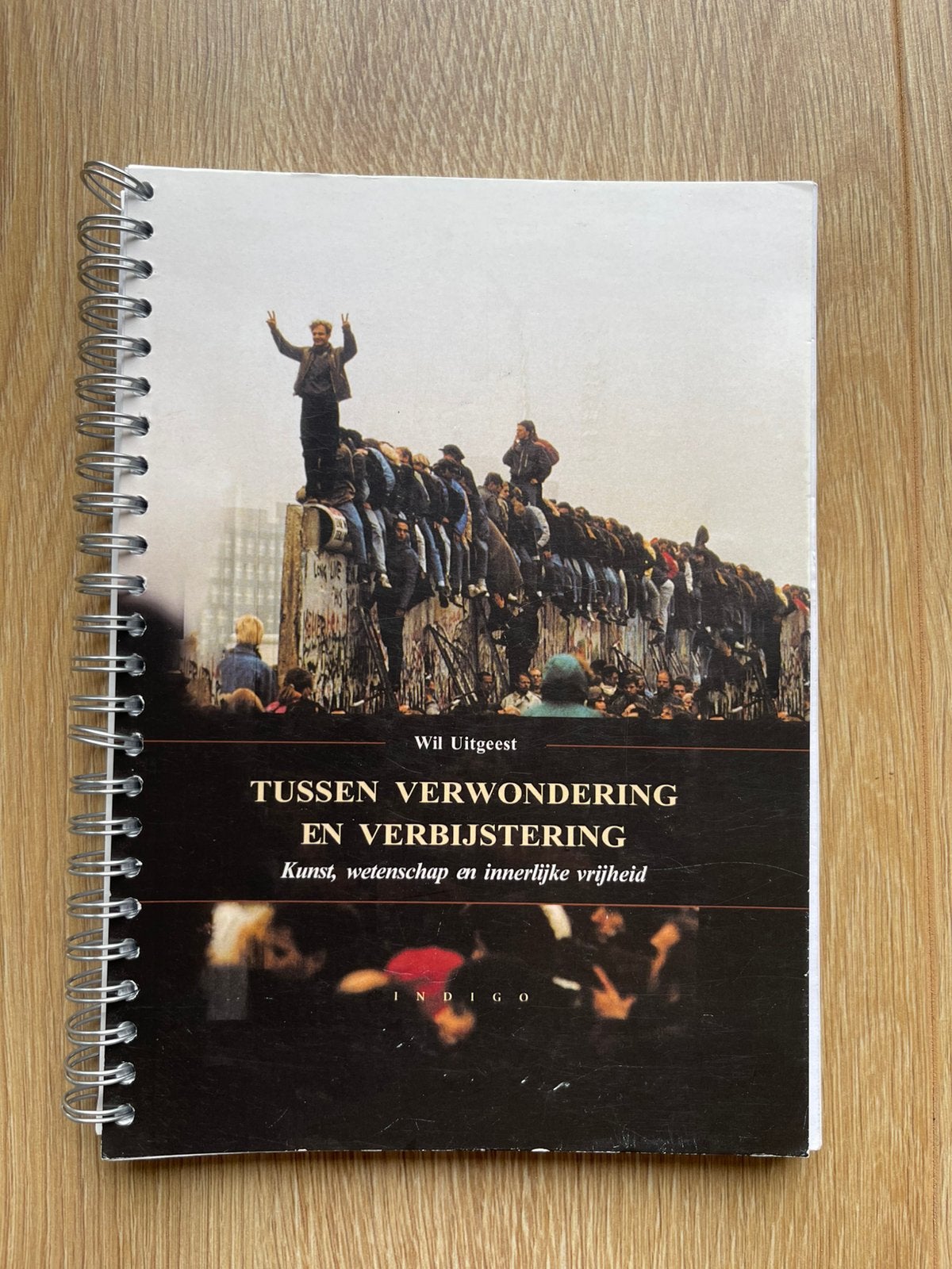 Tussen verwondering en verbijstering - Wil Uitgeest, Ophalen of Verzenden, Alpha, Zo goed als nieuw