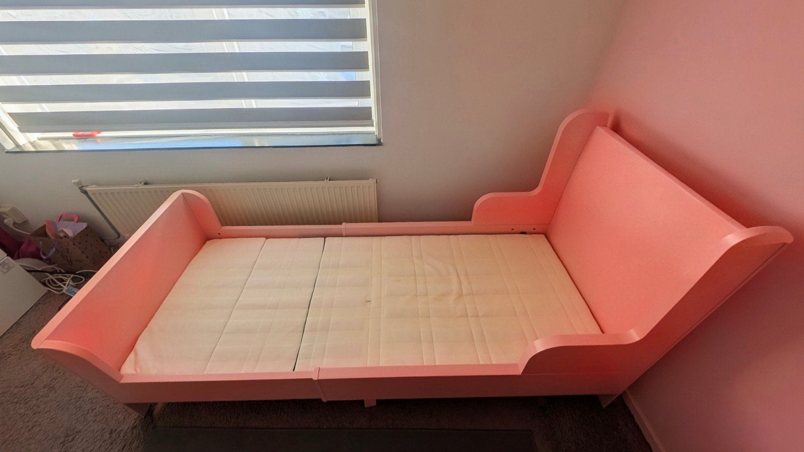IKEA BUSUNGE meegroeibed (roze) incl. matras (Z.G.A.N), Verstelbaar, Zo goed als nieuw, 80 cm, Overige kleuren