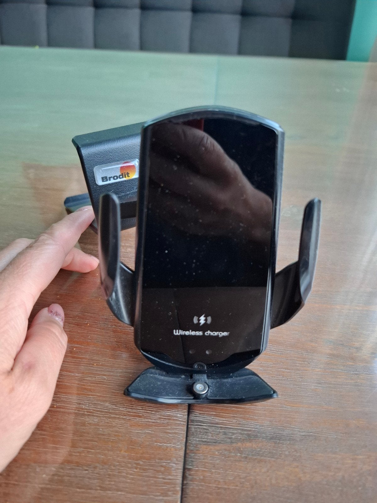 Brodit Carkit met Draadloze Oplader voor Volkswagen Up, Telecommunicatie, Opbouw, Universeel, Ophalen of Verzenden, Complete carkit