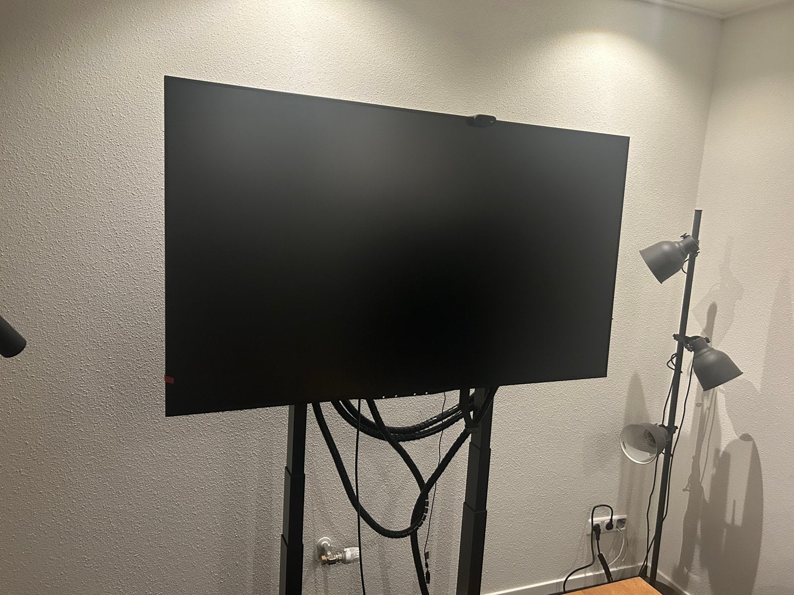 Predia verrijdbare tv / presentatiescherm 65 inch, 50 Hz, Zo goed als nieuw, 100 cm of meer, 4k (UHD)