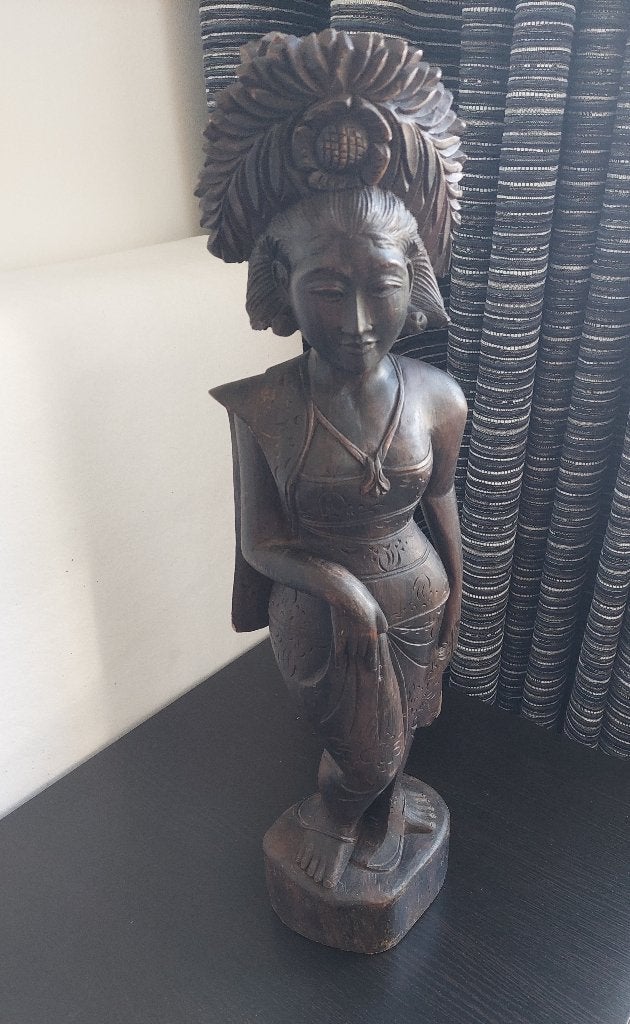 Javaans houtsnijwerk, Balinese vrouw., Houtsnijwerk, Zwart, Hout, Vrouw