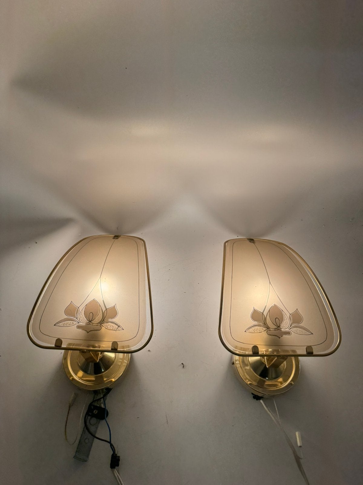 Paar Vintage Design Wandlampen Gebogen Rookglas Bloemmotief, Ophalen of Verzenden, Huis en Inrichting