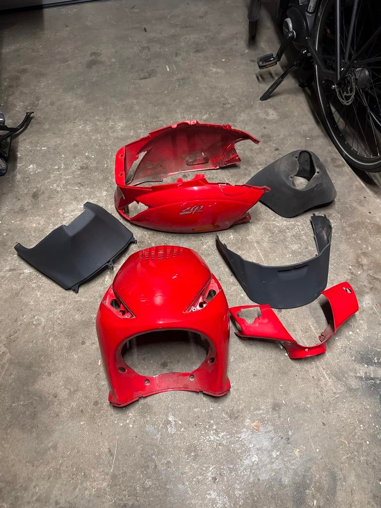 Piaggio Zip SP Kappen Set - Rood, Ophalen, Gebruikt, Kap, Piaggio