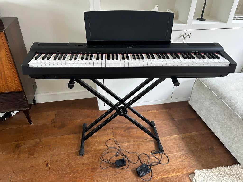 Yamaha P-125 digitale piano + onderstel/pedaal, Muziek en Instrumenten, Ophalen, Zwart, Digitaal, Zo goed als nieuw