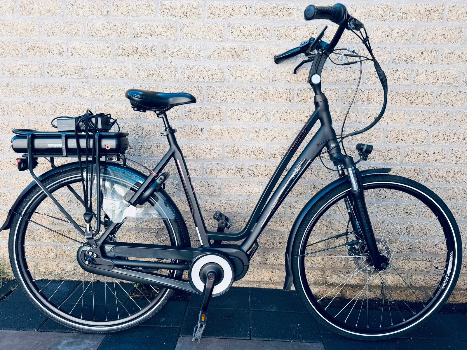 Elektrische Amslod dames fiets middenmotor 600Wh Bafang400, Zo goed als nieuw, 50 km per accu of meer, 55 tot 59 cm, Ophalen