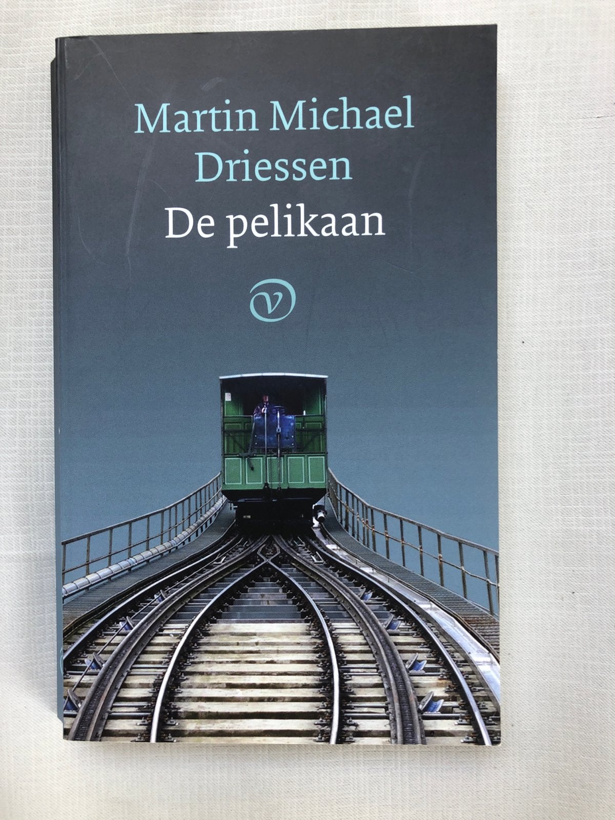De Pelikaan - Martin Michael Driessen (roman), Ophalen of Verzenden, Gelezen, Nederland