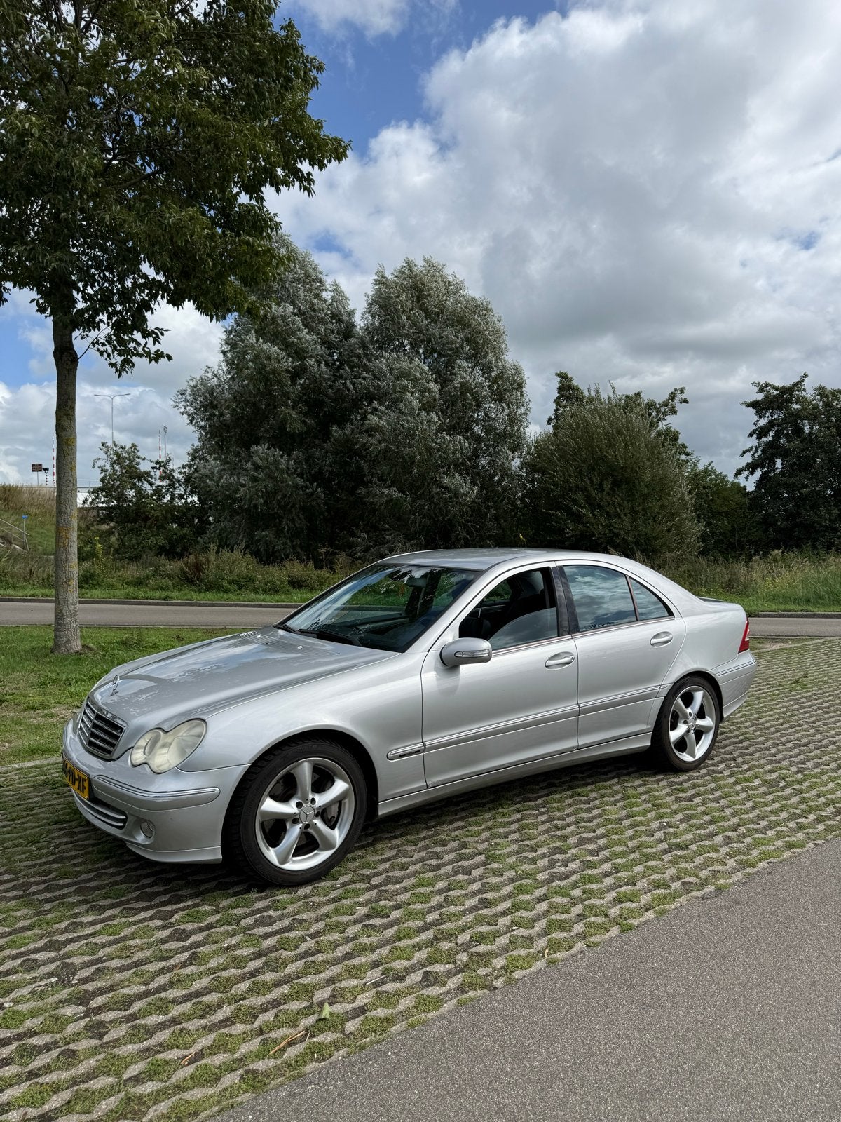 Mercedes-Benz C180 2004, Auto's, Automaat, Achterwielaandrijving, Zwart, 1796 cc